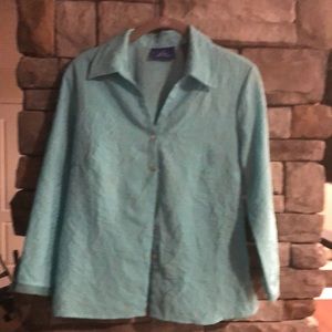 Nice wrinkle material 3/4 sleeves great condition non smoke home